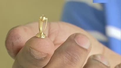 ಬೆಂಗಳೂರು ಚಿನ್ನದ ವ್ಯಾಪಾರಿಯಿಂದ ವಿಶ್ವಕಪ್ ಮಿನಿ ಟ್ರೋಫಿ !