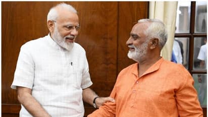 അഭിനന്ദനമറിയിക്കാന് 1170 കിലോമീറ്റര് സൈക്കിള് ചവിട്ടിയെത്തി; അപ്രതീക്ഷിത അതിഥിയെ സ്വീകരിച്ച് മോദി