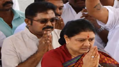 சின்னம்மா சசிகலா இனி பத்து பைசா கூட தினகரனுக்கு கொடுக்க மாட்டார்! அப்புறம் செலவுக்கு அவரு சிங்கிதான் அடிக்கணும்: ச்சும்மா கிழி கிழின்னு கிழித்த புகழேந்தி.