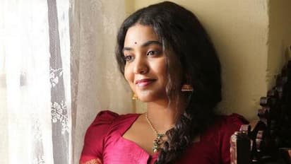 సావిత్రితో పోలికా.. కాస్త అతిగా లేదు..?