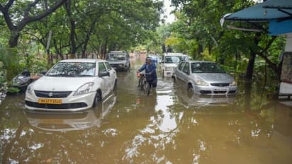 বৃষ্টির প্রকোপ থেকে মুক্তি পাচ্ছে মুম্বই, প্লাবিত এলাকায় নামছে জল