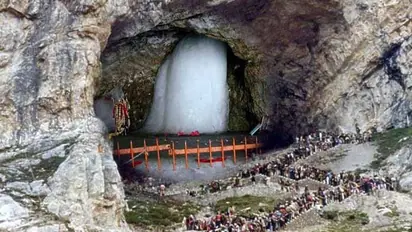 बाबा बर्फानी के भक्तों का एक और जत्था रवाना, इस बार महिलाएं और बच्चे भी हैं शामिल