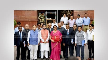 కేంద్ర బడ్జెట్... నిర్మలాసీతారామన్ టీం ఇదే..