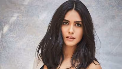 Mrunal Thakur joins Shahid Kapoor for 'Jersey' remake