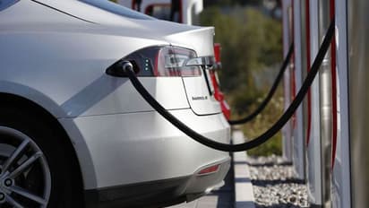 மின்சார வாகனங்களை 21 நிமிடத்தில் 80% சார்ஜ் செய்யும் ஹூண்டாய் அல்ட்ரா-ஃபாஸ்ட் சார்ஜர்!