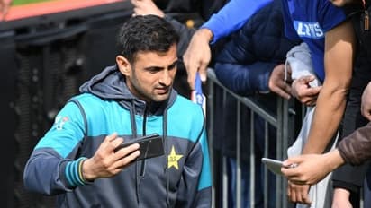 বিদায়ী ম্যাচ নয়, শোয়েব মালিককে বিদায়ী নৈশভোজ দেওয়া হোক! কেন বলছেন আক্রম