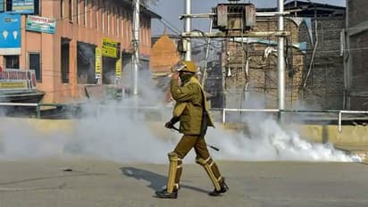 ಕೇಂದ್ರದ ಹೊಡೆತಕ್ಕೆ ಪ್ರತ್ಯೇಕತಾವಾದಿಗಳು ತತ್ತರ