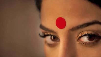 पत्नी ने किया सिंदूर और चूड़ी पहनने से इंकार, तो पति को मिला तलाक