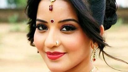 फैन्स के दिलो-दिमाग पर यूं छाई रहती है भोजपुरी एक्ट्रेस मोनालिसा का बोल्ड अंदाज