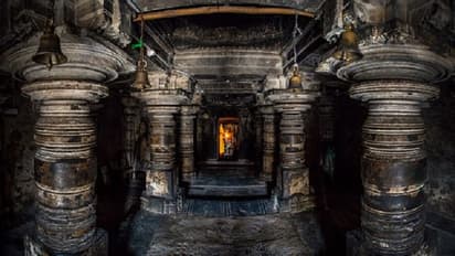 ದೇವರ ದರ್ಶನಕ್ಕೇಕೆ ದೇವಸ್ಥಾನದಲ್ಲಿ ‘ಬ್ಯಾರಿಕೇಡ್’?