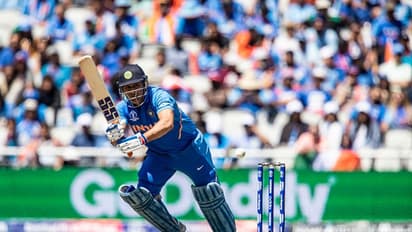 ധോണിയെ അഞ്ചാം നമ്പറില് ഇറക്കാതിരുന്നതിനെതിരെ തുറന്നടിച്ച് ഗാംഗുലി