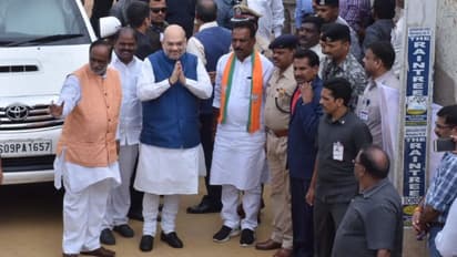 హైదరాబాద్ కు అమిత్ షా, తండాలో భోజనం చేసిన కేంద్రహోంమంత్రి