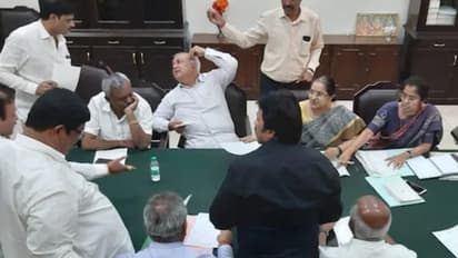 അനുനയനീക്കങ്ങള് പാളി, കുമാരസ്വാമി സര്ക്കാര് വീണേക്കും, കൂടുതല് എംഎല്എമാര് രാജിക്ക്