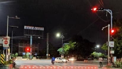 ಮಧ್ಯರಾತ್ರಿಲ್ಲೂ ಟ್ರಾಫಿಕ್‌ ಸಿಗ್ನಲ್‌: ಸವಾರರ ಆಕ್ರೋಶ