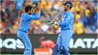 ದಿಗ್ಗಜರ ದಾಖಲೆ ಪುಡಿ ಮಾಡಿದ ಧೋನಿ-ಜಡೇಜಾ ಜೋಡಿ!