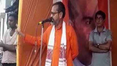 পাকিস্তানের পতাকা ওড়ালে পুড়িয়ে মারা হবে, হুমকি বিজেপি নেতা শ্যামাপদর