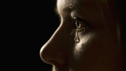 একটুতেই চোখে জল, তবে আপনার মধ্যে রয়েছে বিশেষ এই গুণগুলি