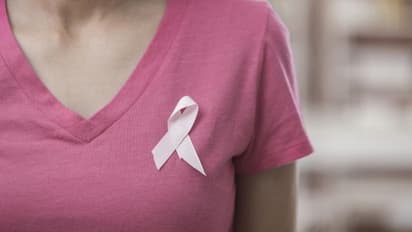 ক্যানসারের সম্ভাবনা অজান্তে বাড়াচ্ছেন! ডায়েট থেকে এখনই বাদ দিন এই খাবার