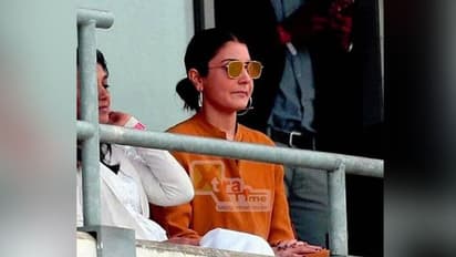 కోహ్లీ ఫోర్: అనుష్కకు ఆ మాత్రం కూడా తెలియదు