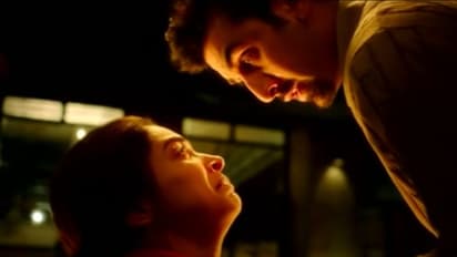 সঙ্গীর সামনে কাঁদলে, সে আর গুরুত্ব দেয় না! মনোবিদরা কী বলছেন এ বিষয়ে