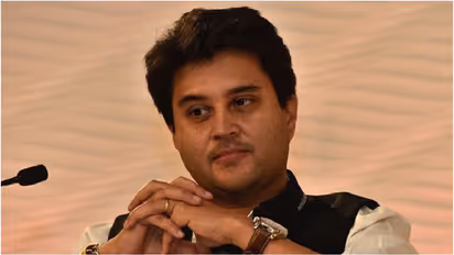 Following Karnataka crisis, Jyotiraditya Scindia resorts to dinner diplomacy in Madhya Pradesh