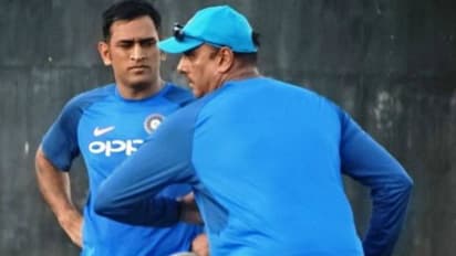 অবসর জল্পনায় ঘৃতাহুতি, ধোনির সঙ্গে গোপন আলাপচারিতা ফাঁস করলেন শাস্ত্রী