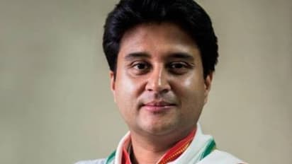 পদত্যাগ করলেন দাপুটে কংগ্রেস নেতা জ্যোতিরাদিত্য সিন্ধিয়া