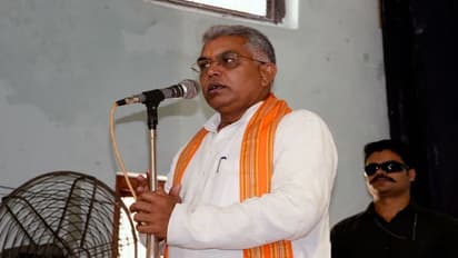 'নিজেকে অপরাধী মনে হয়', দলীয় সভায় কেঁদে ফেললেন দিলীপ ঘোষ