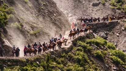 অমরনাথ যাত্রায় আসা মহিলার স্নানের ভিডিও তুলে গ্রেফতার এক পুলিশকর্মী