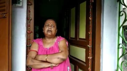 সরকারি চাকরির টোপ দিয়ে তিরিশ লক্ষ, হাওড়ার তৃণমূল নেত্রীর বাড়ি ঘেরাও