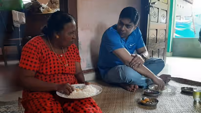 'ചെല്ലാനത്തിനൊപ്പം ഒരുദിവസം'; എറണാകുളം കളക്ടറുടെ ജനകീയ ഇടപെടലുകള്‍