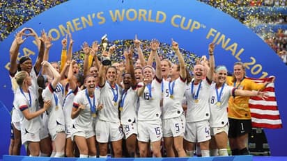 চতুর্থবার বিশ্বজয়ী মার্কিন যুক্তরাষ্ট্র! সমাপ্ত একমাসের ফুটবল যুদ্ধ