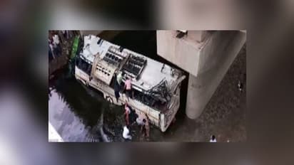 40 ಅಡಿ ಕಂದಕಕ್ಕೆ ಉರುಳಿ ಭೀಕರ ಬಸ್ ಅಪಘಾತ : 29 ಮಂದಿ ದುರ್ಮರಣ