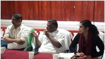 മഞ്ഞുരുകാതെ; ഇടുക്കിയില് എംഎല്എയും സബ് കലക്ടറും വേദി പങ്കിട്ടു