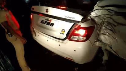 மதுபோதையில் கோர விபத்து... பேருந்து - கார் நேருக்கு நேர் மோதல்... 5 பேர் உடல் நசுங்கி உயிரிழப்பு..!