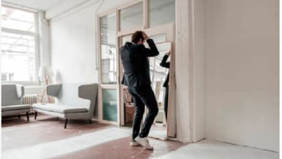 বাড়ি সাজাতে দেওয়াল জুড়ে আয়না! জেনে নিন কোথায় আয়না রাখবেন না, কী বলছে বাস্তুশাস্ত্র