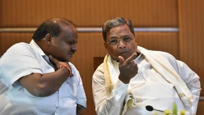 বিদ্রোহী বিধায়কদের নিয়ে গোয়ায় বিজেপি, কর্নাটকে কংগ্রেসের জোট সরকার আরও সংকটে