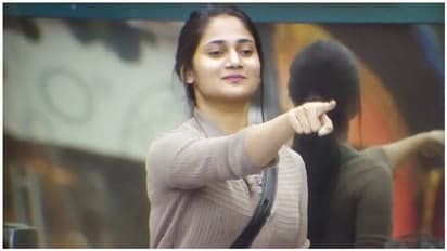 லாஸ்லியாவிற்கு திருமணம் ஆகி விவாகரத்து ஆனது உண்மையா? பள்ளி தோழிகளில் அதிரடி பதில்!