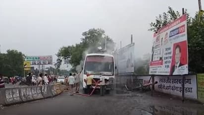 चलती बस में अचानक लगी आग, ड्राइवर की समझदारी से टला बड़ा हादसा
