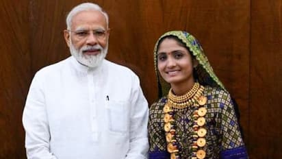 PM Modi meets Gujarati folk singer; says 'people like Geeta Rabari inspire our society'