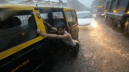 আবারও মুম্বই-জুড়ে ভারী বৃষ্টির পূর্বাভাস, জারি হল লাল সতর্কতা
