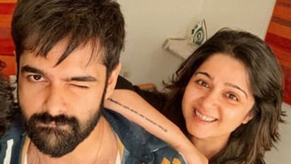 ఫ్యాన్ చేసిన పనికి ఏడ్చేసిన రామ్, ఛార్మి!