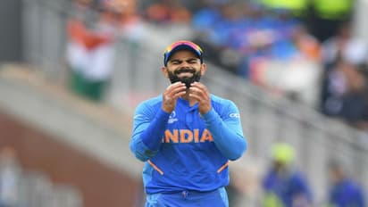 প্রথম বলেই নাটক, রিভিউ বাতিল হওয়ায় ভুবিকেই দুষছেন ক্রিকেটপ্রেমীরা