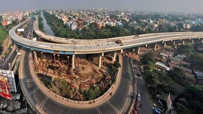 ফের উল্টোডাঙা উড়ালপুলে ফাটল, এখনও স্বাভাবিক যান চলাচল
