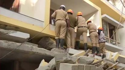 బెంగళూరులో కుప్పకూలిన భవనం: ఒకరి మృతి, మృతులు పెరిగే అవకాశం