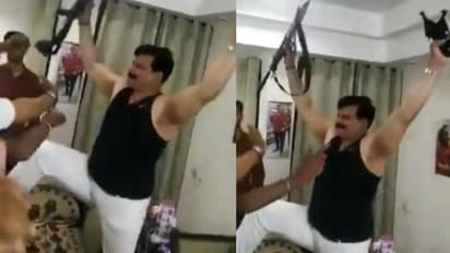 হাতে আগ্নেয়াস্ত্র নিয়ে অশ্লীল নাচ বিজেপি বিধায়কের! মুহূর্তে ভাইরাল ভিডিও