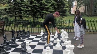 Twinkle Khanna loses chess match with Akshay Kumar (Picture)