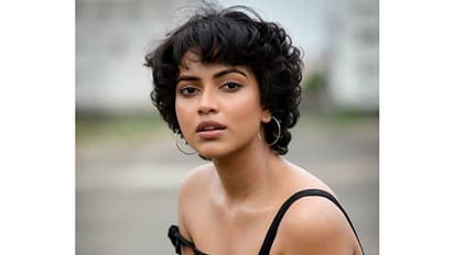 தியேட்டர் தியேட்டராய்ப் போய் பேட்டி எடுக்கும் அமலாபால்...அதிர்ச்சி அடையும் ரசிகர்கள்...பரபரப்பு வீடியோ..