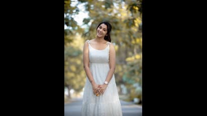 நயன்தாரா போல...வெளிநாட்டில் குட்டை டவுசருடன் சுற்றித்திரியும் பிரியா பவானி சங்கர்...