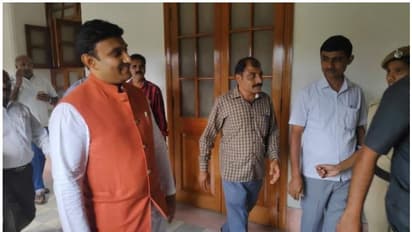 മാധ്യമങ്ങളെ പുറത്താക്കി വാതിലടച്ചു: വിധാൻ സൗധയില് നാടകീയ രംഗങ്ങള്